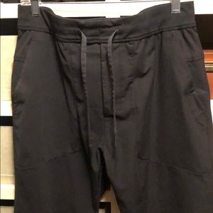 Black men’s lulu joggers